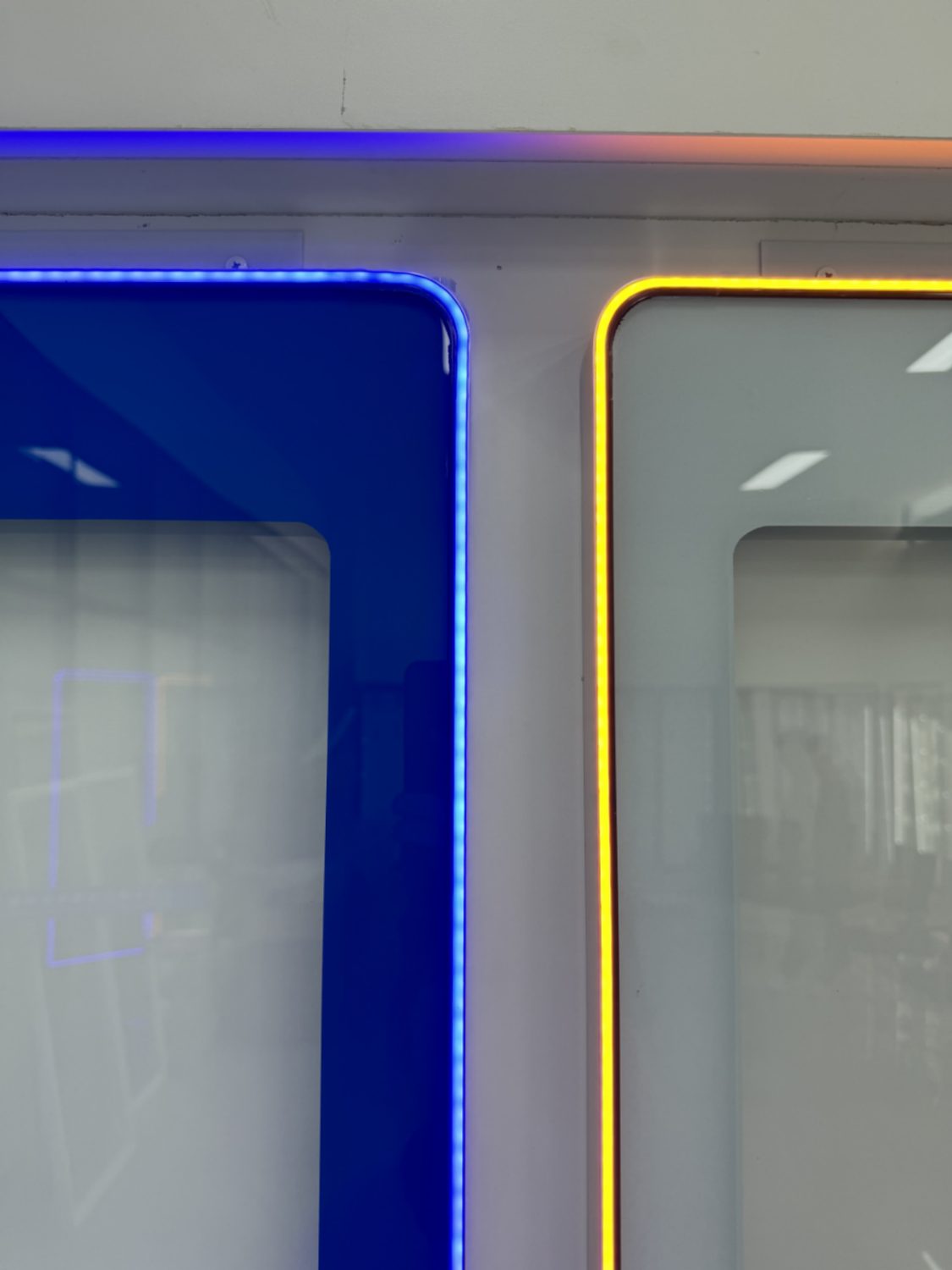 Advertising glass door frame corner with edge lighting