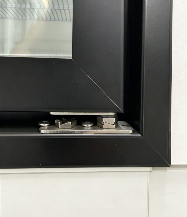 Top frame and hinge hardware detail