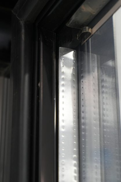 Single ultra-slim aluminum frame glass door with dark profile