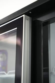 Single frameless full-view glass door
