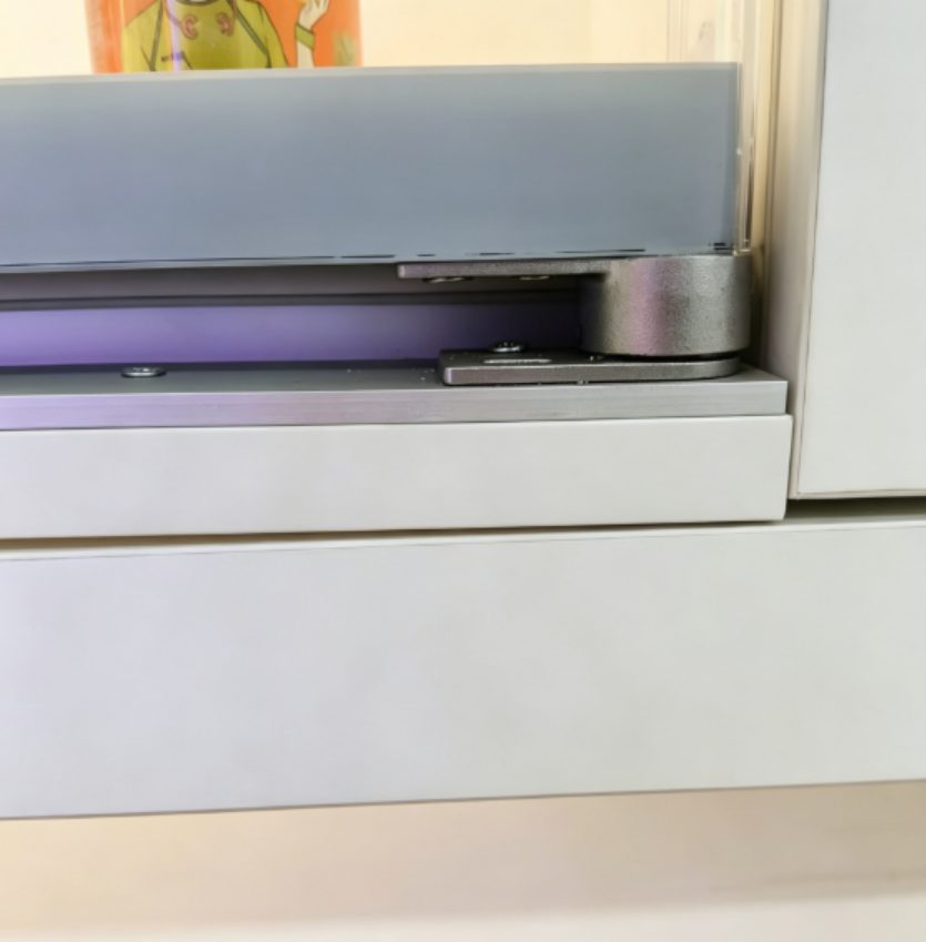 Frameless glass door handle and edge detail