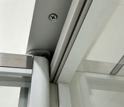 Frameless transparent-spacer glass door bottom frame detail
