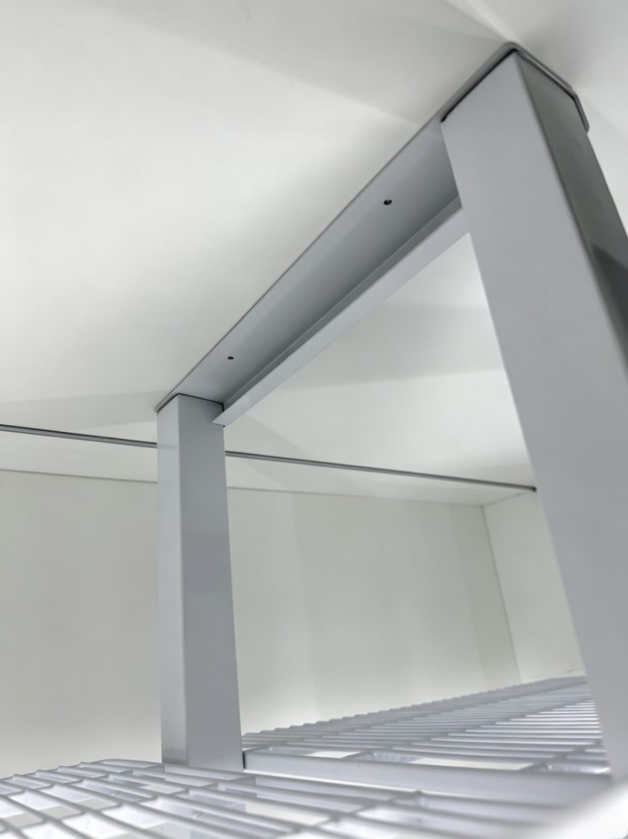 Walk-in cooler glass door line along a cold room